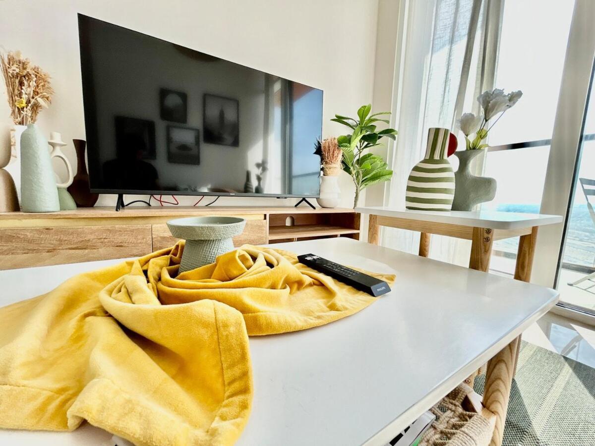 Homes2retreat - Golf & Desert Views Luxe 1br Escape Apartment Dubai